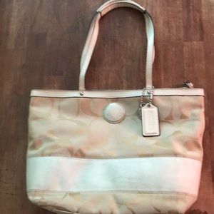 Pretty Coach off white and tan signature tote bag